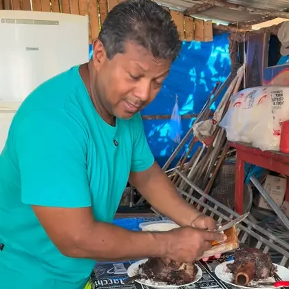 “Rapaz, a molecada de hoje não aguenta duas voltas no quarteirão sem parar pra tomar energético! 😂 Aqui a...